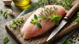 Calories du blanc de poulet : apports nutritifs pour 100 g de filet sans nitrite